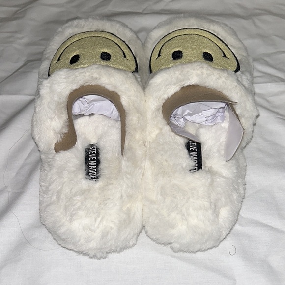 BRAND NEW Steve Madden Smiley Slippers - Picture 4 of 4